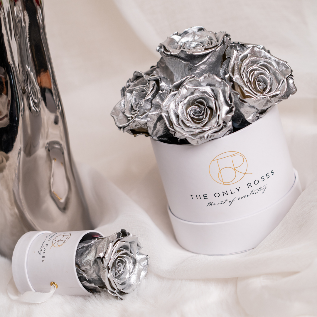 White Classic Small Round Hat Box TheOnlyRoses